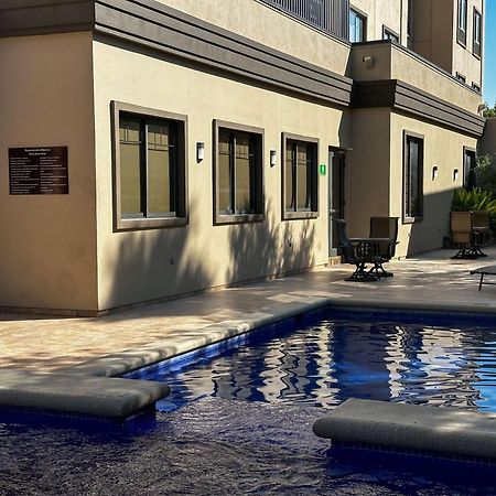 Best Western Premier Monterrey Aeropuerto Apodaca Екстер'єр фото The pool at the hotel