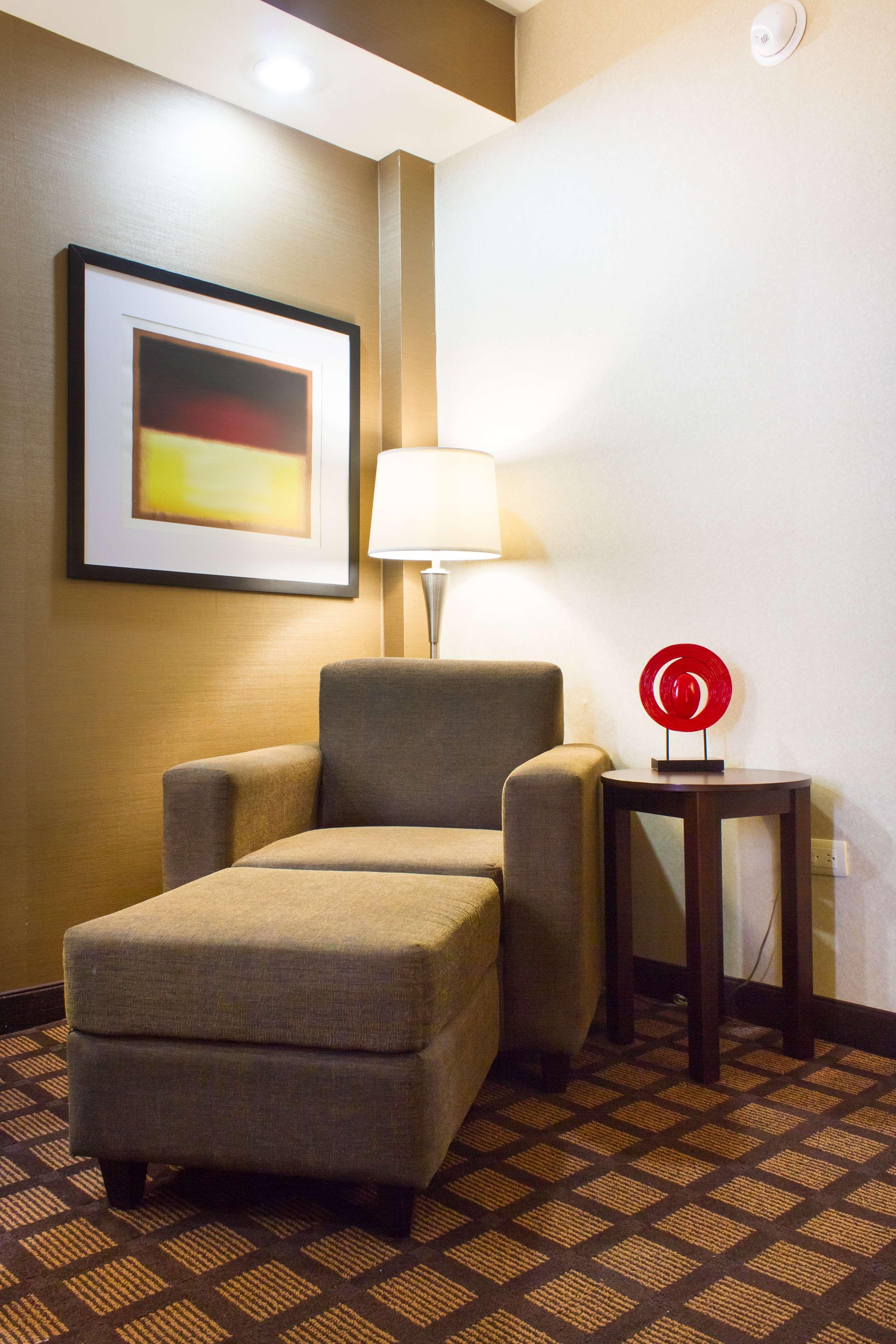 Best Western Premier Monterrey Aeropuerto Apodaca Екстер'єр фото A lamp on a side table