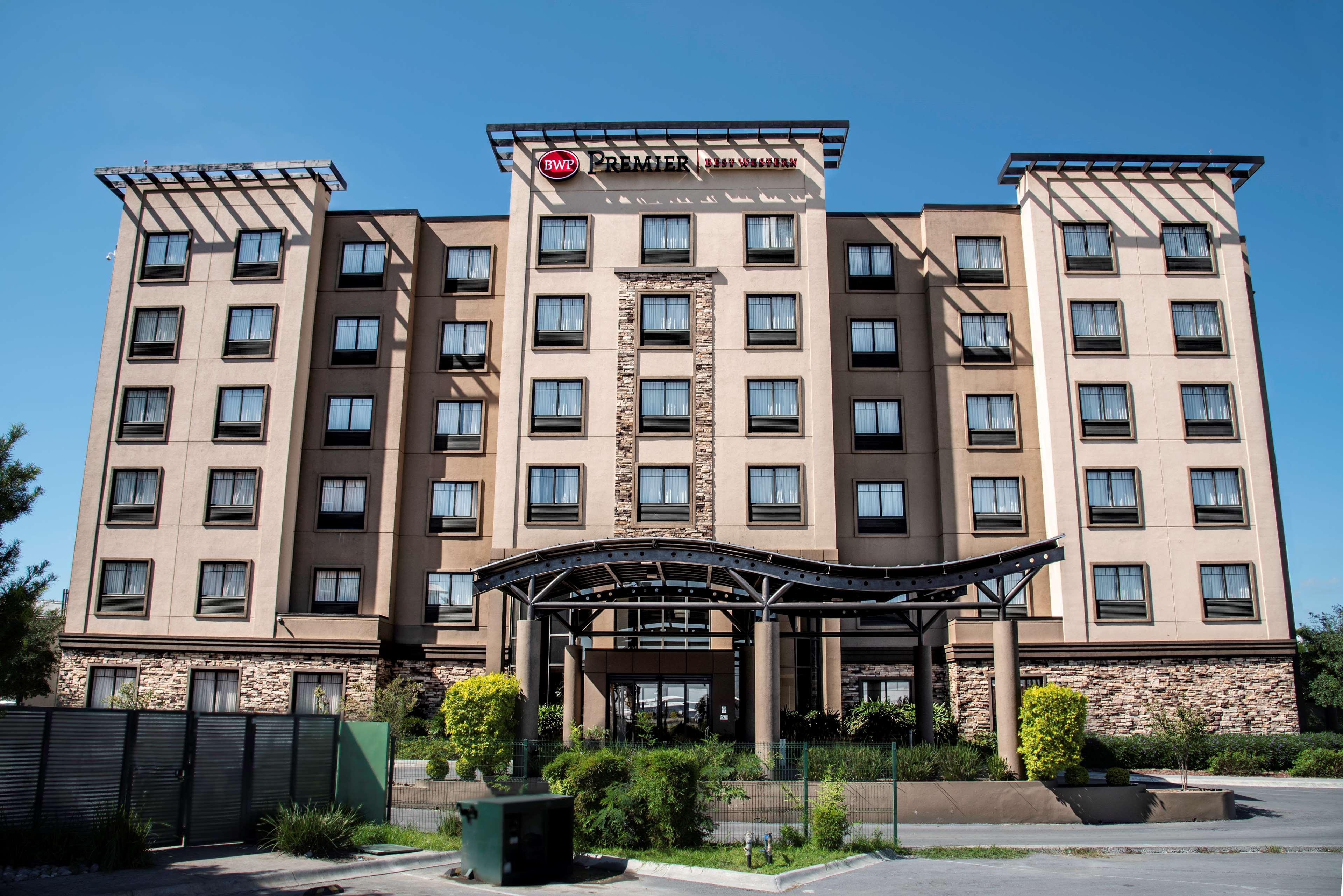 Best Western Premier Monterrey Aeropuerto Apodaca Екстер'єр фото The hotel in 2011