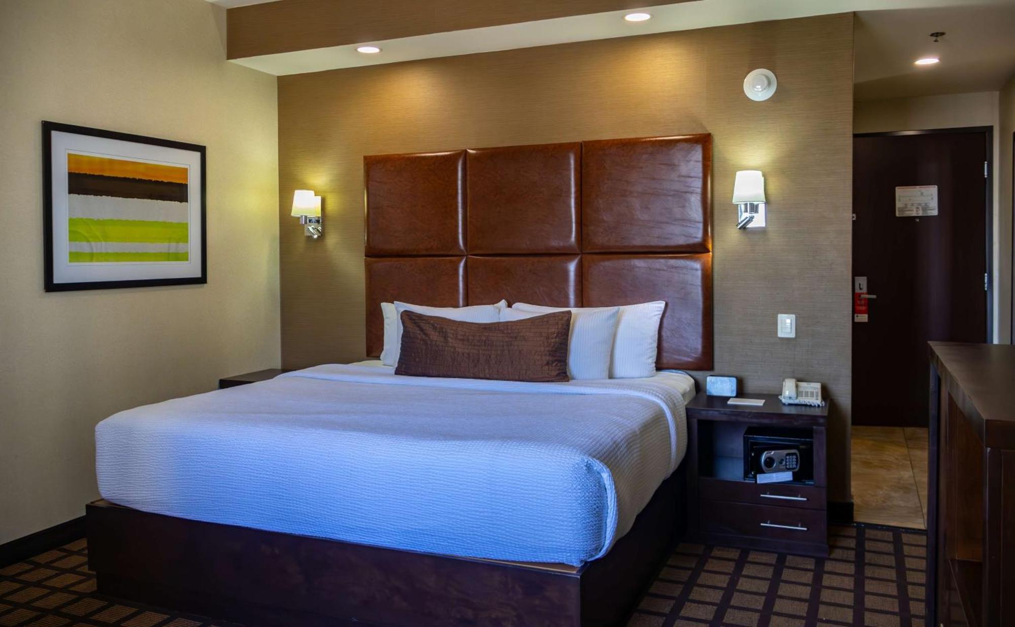 Best Western Premier Monterrey Aeropuerto Apodaca Екстер'єр фото A typical room at the Hilton Garden Inn