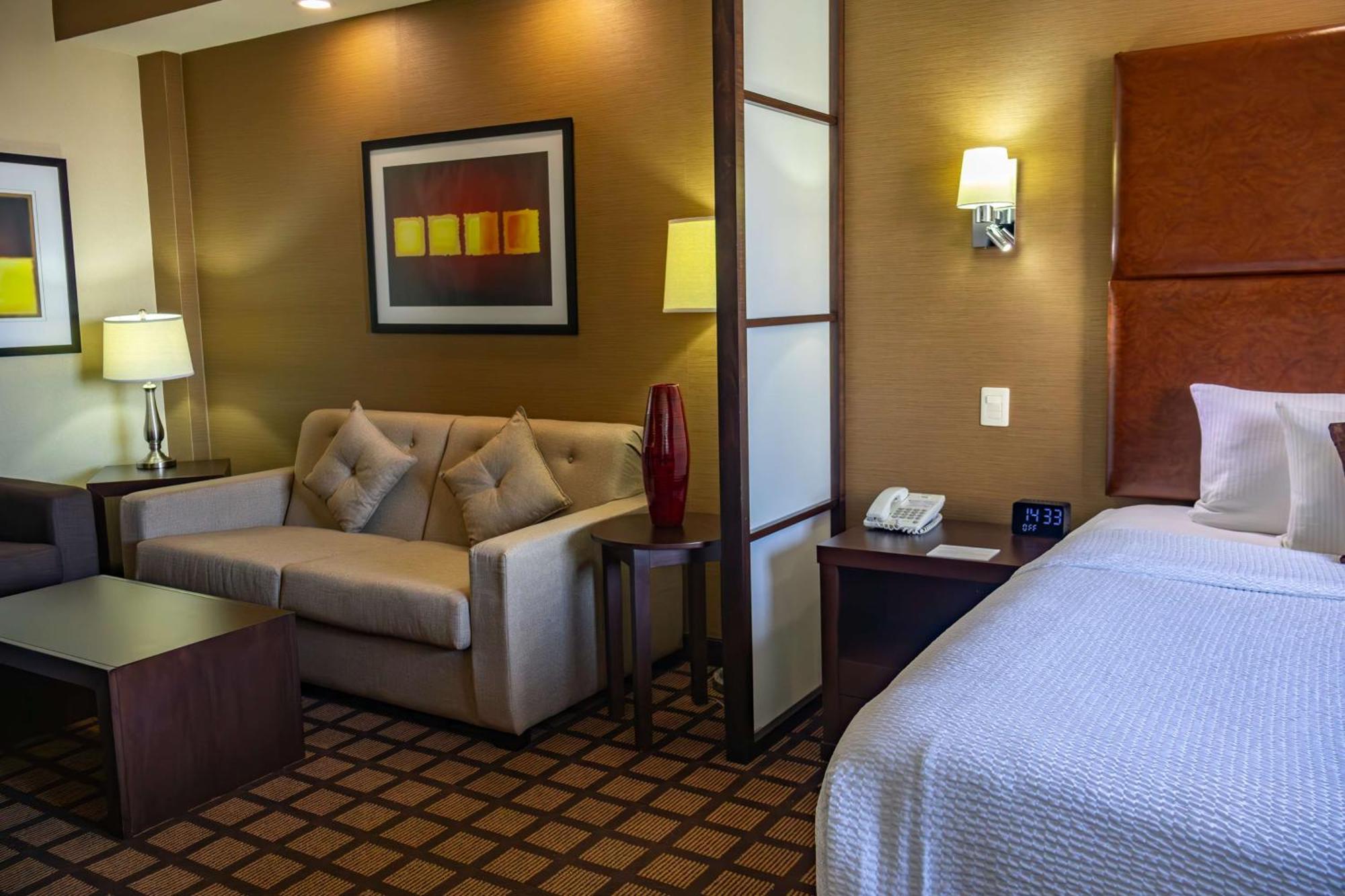 Best Western Premier Monterrey Aeropuerto Apodaca Екстер'єр фото A typical hotel room at the Residence Inn
