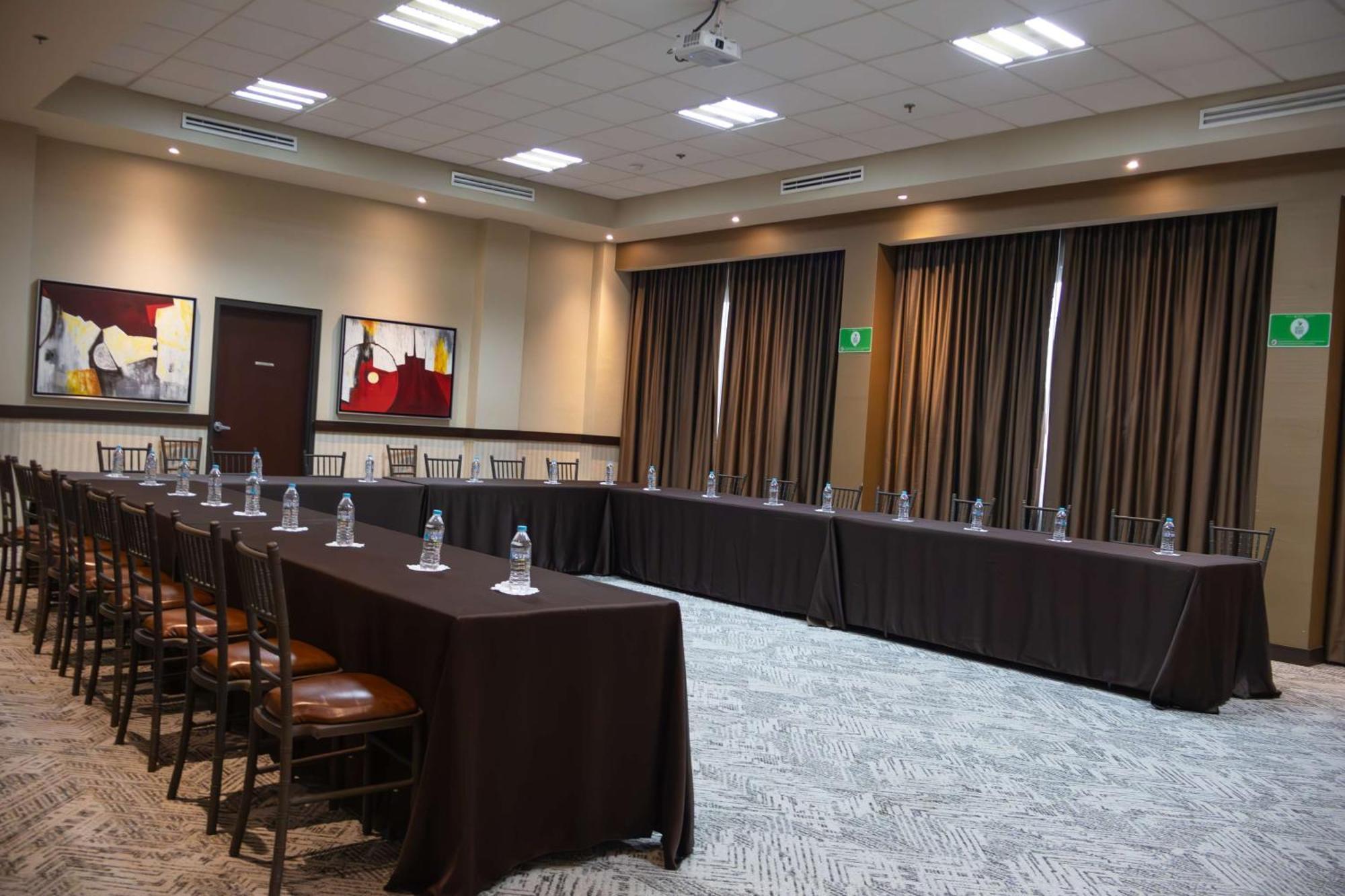 Best Western Premier Monterrey Aeropuerto Apodaca Екстер'єр фото Meeting room