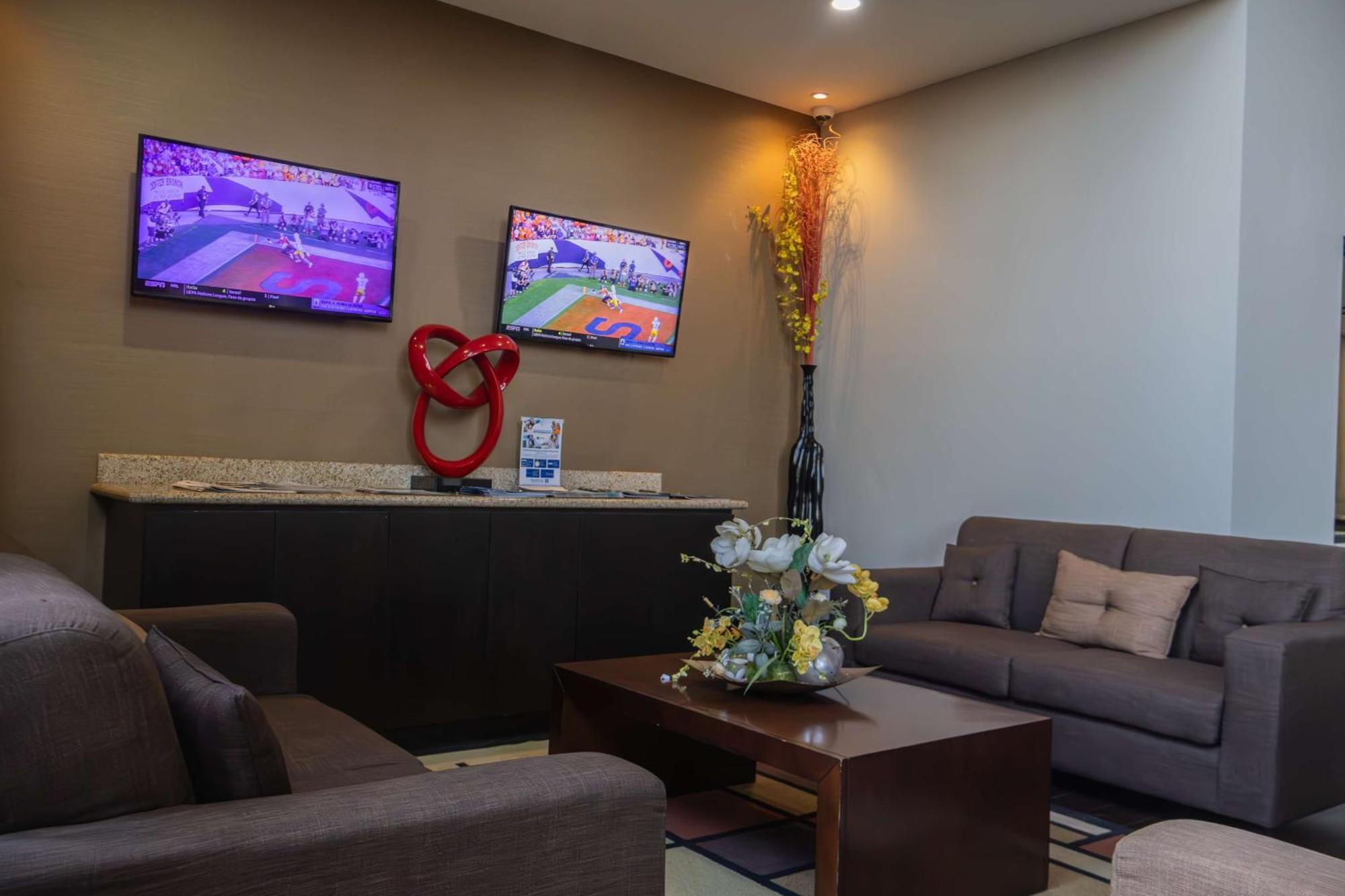 Best Western Premier Monterrey Aeropuerto Apodaca Екстер'єр фото VIP Lounge at the airport.